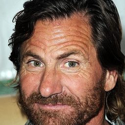 John Philbin - 青春狂戀演員 飾演Cowboy