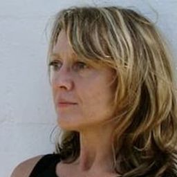 Lisa Aldenhoven 飾演 Nurse