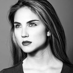 Miriam Galanti 飾演 Sonia