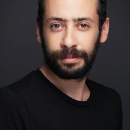 Deniz Gürzumar 飾演 Sabri