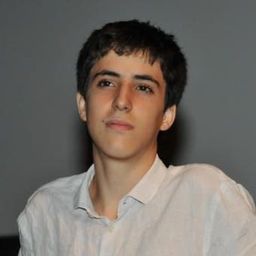 Brás Antunes 飾演 Pedro Gadelha