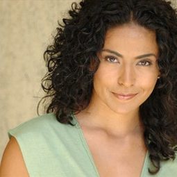 Liz Ramos 飾演 Self