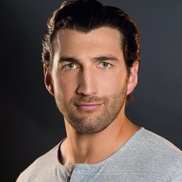 克萊頓·史奈德 飾演 Mike