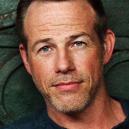 Gary Weeks 飾演 Reporter #3