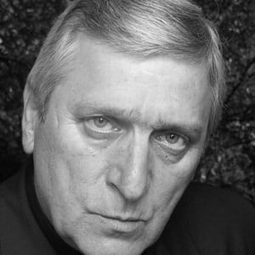 Peter Rnic - 誘心人演員 飾演Bodyguard (uncredited)