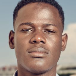 Mamadou Diallo 飾演 Adama