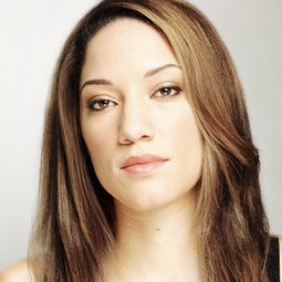 Judy Marte 飾演 Oz