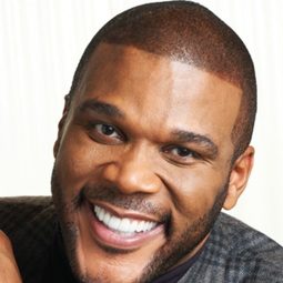 泰拿派利 - 泰勒·派利出品 黑瘋婆的 家庭葬禮演員 飾演Mabel 