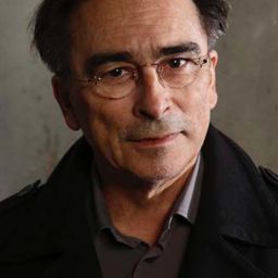 Luís Vicente - Zeus演員 飾演Médico