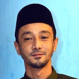 Qi Razali 飾演 Dr. Kabir