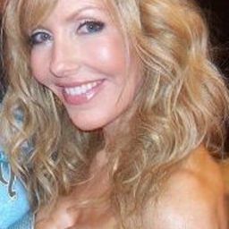 Shelby Chong 飾演 Self