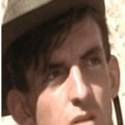 Tim McKenzie 飾演 John Burke