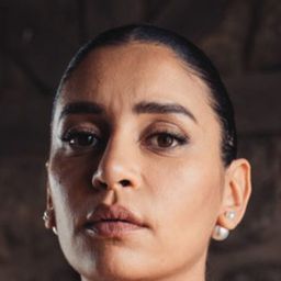 Angham Khalil 飾演 Eza