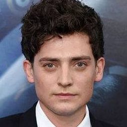 阿奈林·巴納德 - 情謎艾曼紐演員 飾演Claude