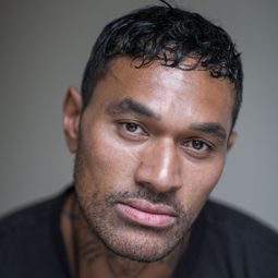 CJ. Bloomfield - 芙莉歐莎：末日先鋒傳說演員 飾演Big Jilly