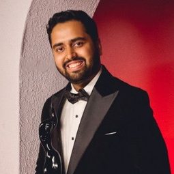 Monal Thaakar - 憲法第 370 條編劇