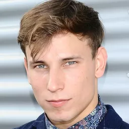 喬瑟夫·派夫洛夫斯基 飾演 Tomasz Bartkowiak