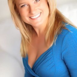 Allison Warren 飾演 Susan