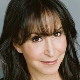 吉娜·赫克特 - 七生有幸演員 飾演Dr. Briar