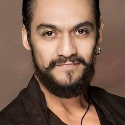 哈維爾·奧利文 飾演 