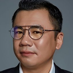 Yan Qiang 飾演 