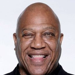 Tom Lister Jr. 飾演 Martin