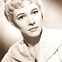 Nicole Berger 飾演 Martine Valendor