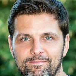 Maxime Delauney - Queen to Play演員 飾演Le jeune homme du tournoi