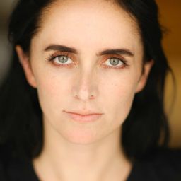 Sophie Howell - 藥命時空演員 飾演Stoner Clerk