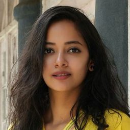 Ardra Mohan - 麥克風交給法蒂瑪演員 飾演