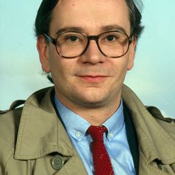 Marcel Philippot 飾演 Tony