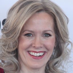 Laurie Shephard - 騙讚別見怪演員 飾演Head Publicist