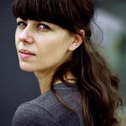 喬安娜·涅米爾斯卡 飾演 Curator of an art gallery (segment 'Galeria')