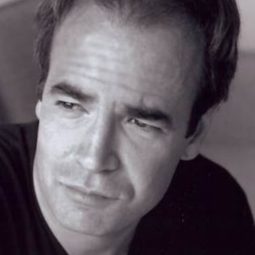 Bruce MacVittie 飾演 Mickey Mack