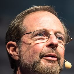 Dr. Robert Epstein 飾演 Self