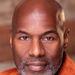 Joseph Curtis Callender 飾演 