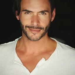 Joseph Mesiano 飾演 Carlo Rossi