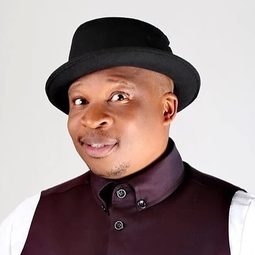 德斯蒙德·杜布 - 醇愛戀曲演員 飾演Bab'Tom