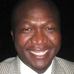 Xolani Mali 飾演 Policeman