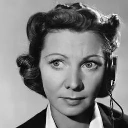 Queenie Leonard - 101斑點狗演員 飾演Princess (voice)