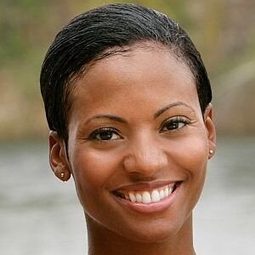 Candace Smith - 'Tis the Season to be Merry演員 飾演Volunteer