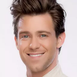 巴格·霍爾 飾演 Spencer Weaver