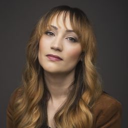 Eden Espinosa 飾演 Maureen Johnson