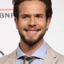 Daniel Contesse - 伯爵演員 飾演El Conde (28 years old)