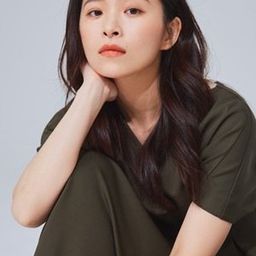 瑞生桜子 飾演 Yoko