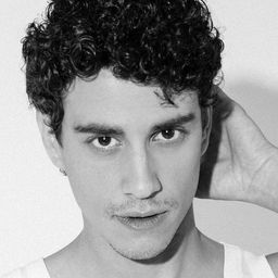 亞當·迪瑪克 飾演 Adam Thompson