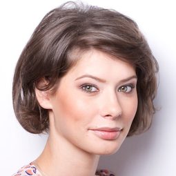 克娜·桑奇克 - 實幹之人演員 飾演Cristina