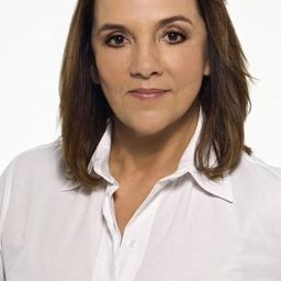 德尼絲·德維奇奧 飾演 Emilia Borba