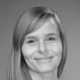 Kjærsti Odden Skjeldal 飾演 Mirjam