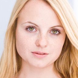 Camares Amonat 飾演 Jule Schmitz